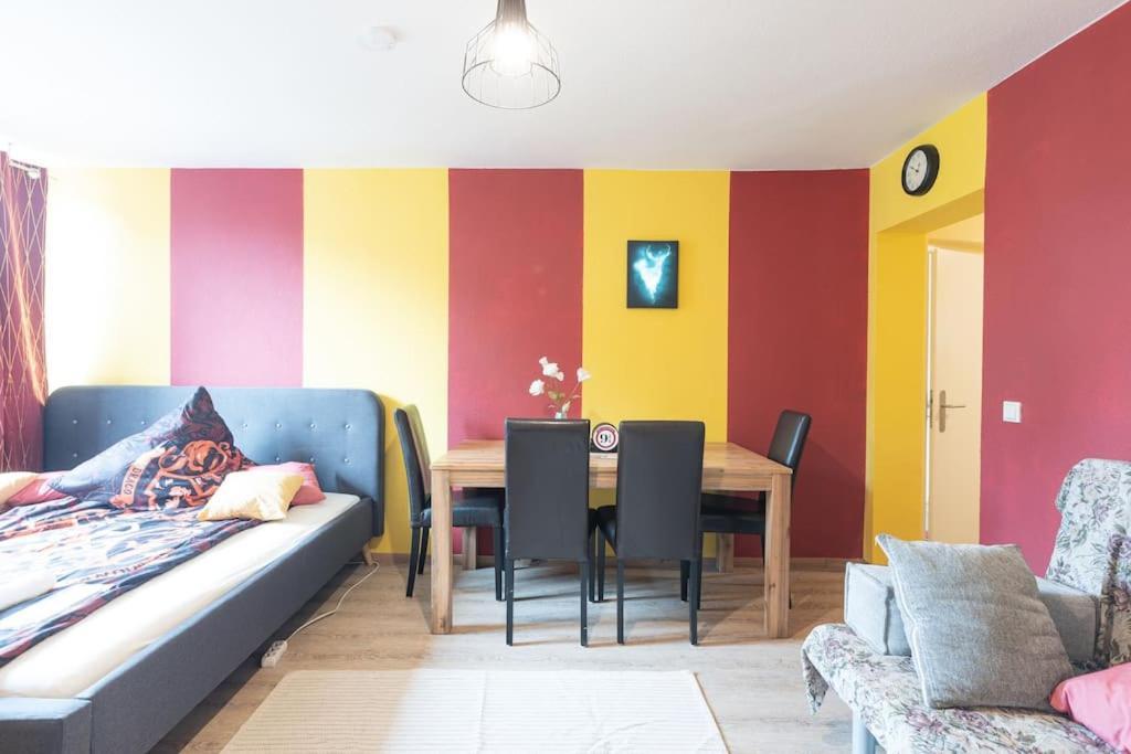 - Magical Harry Potter Apartment In Duisburg - 2 Mins Central Station Hbf - Kingsize Bed & Netflix - Εξωτερικό φωτογραφία