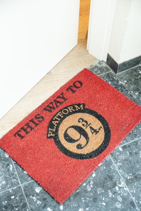- Magical Harry Potter Apartment In Duisburg - 2 Mins Central Station Hbf - Kingsize Bed & Netflix - Εξωτερικό φωτογραφία